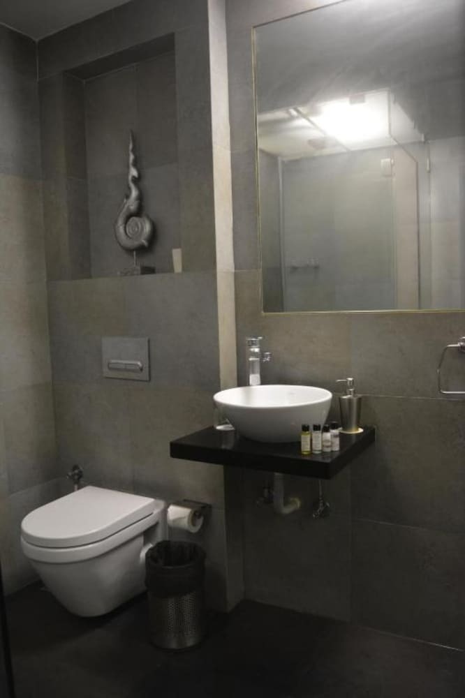 Hotel Eskay Resorts
