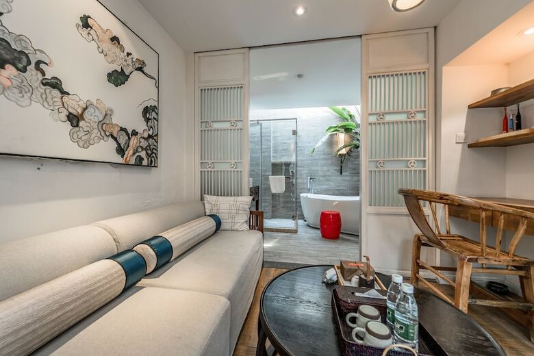 Puremind Lezai Boutique Courtyard Hotel