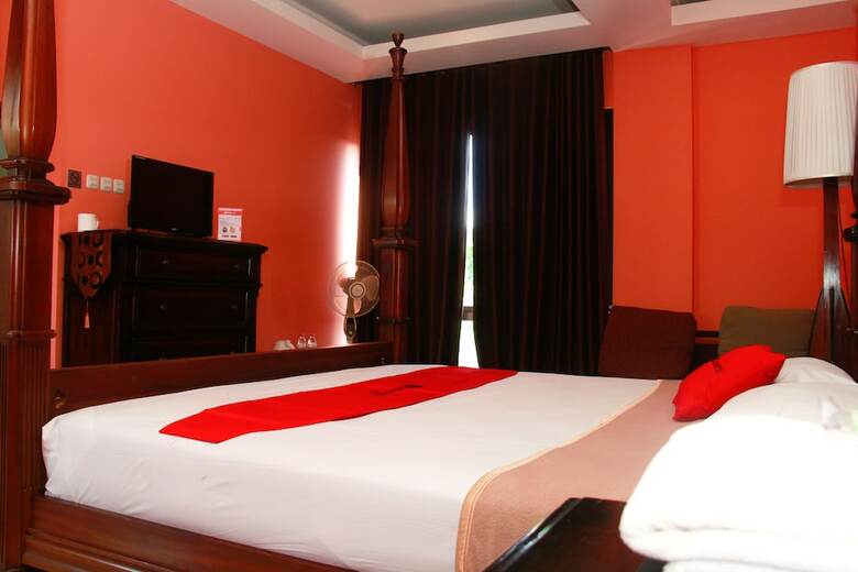 Hotel Reddoorz @ Sersan Bajuri