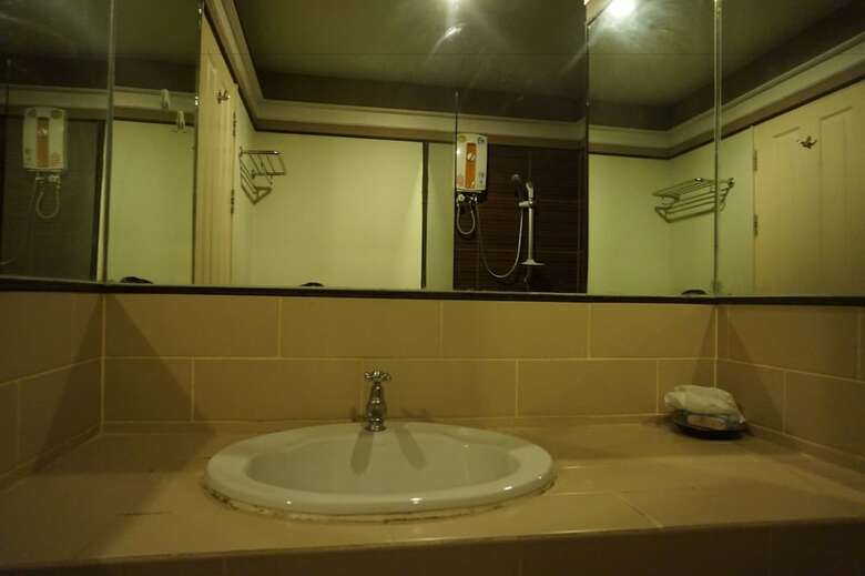 Narakul Resort Hotel