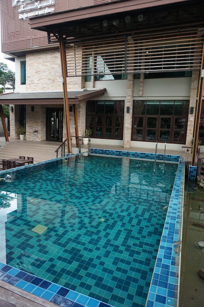 Narakul Resort Hotel