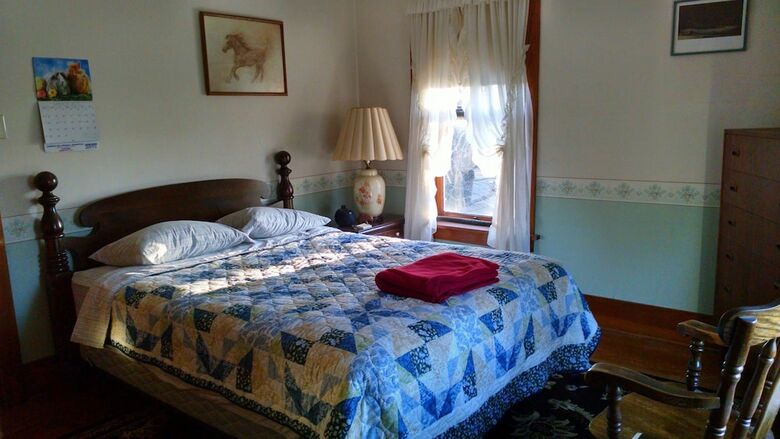 Fish & Loaves Bed And Breakfast
