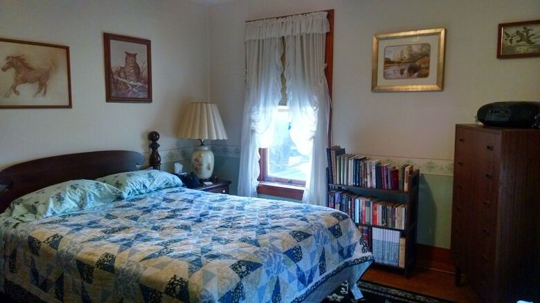 Fish & Loaves Bed And Breakfast