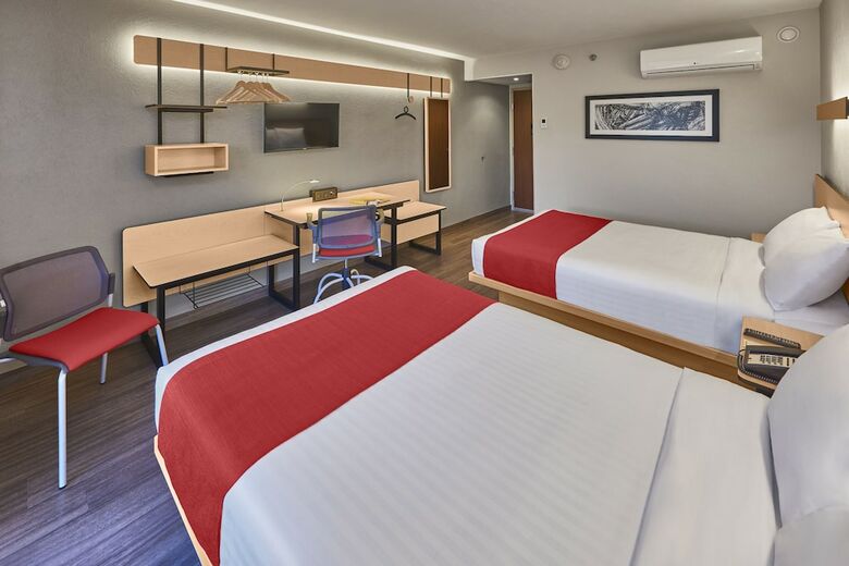 Hotel City Express Celaya Galerias