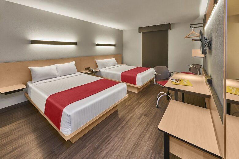 Hotel City Express Celaya Galerias