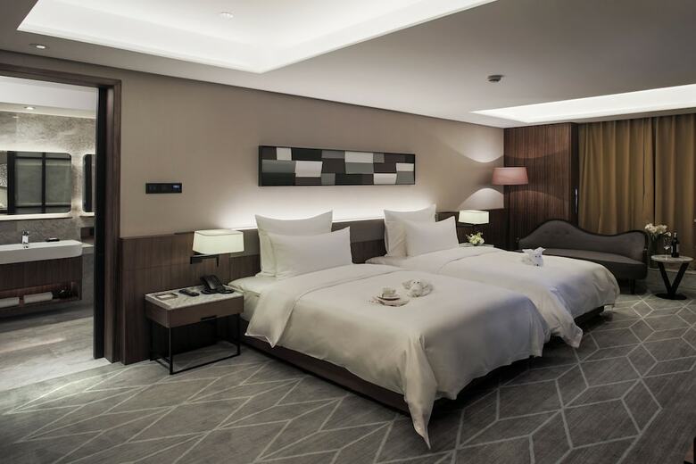 The Lotus Hotel Chongqing