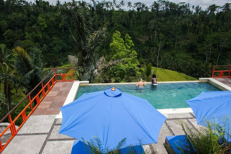 Hotel Suarapura Resort & Spa