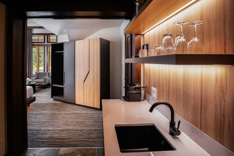 Hotel Nita Lake Lodge