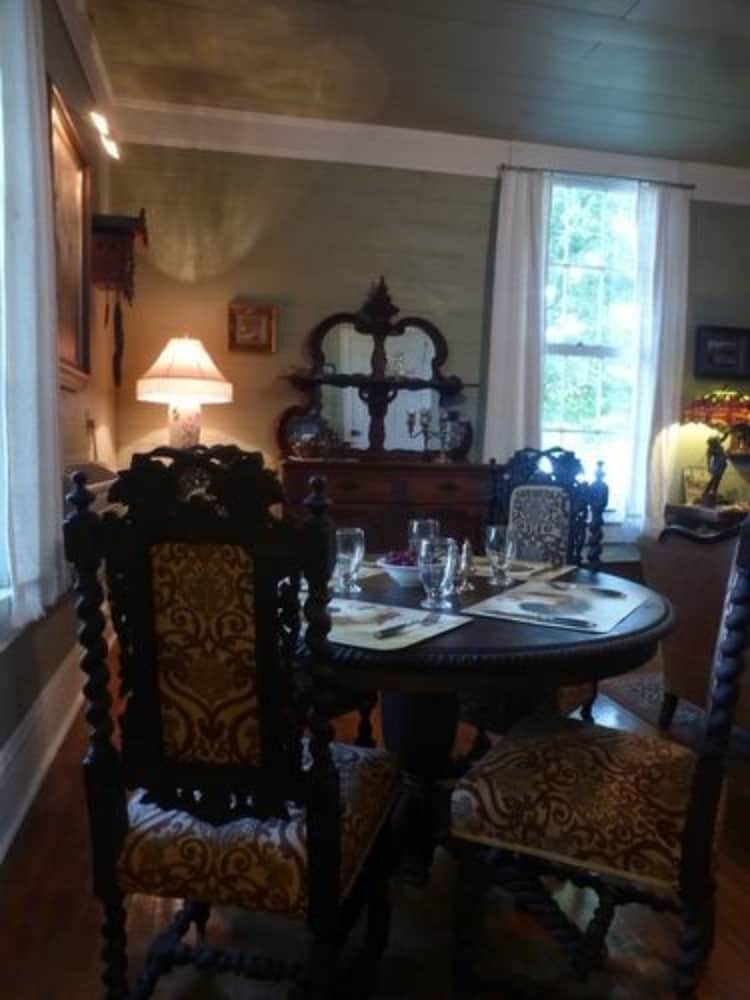 Mulberry Lavender Farm And B&B