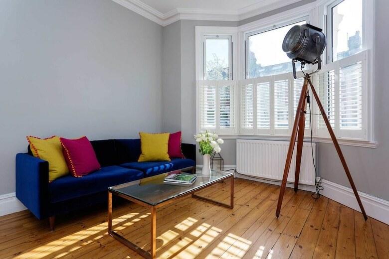 Veeve - Clapham Fairytale