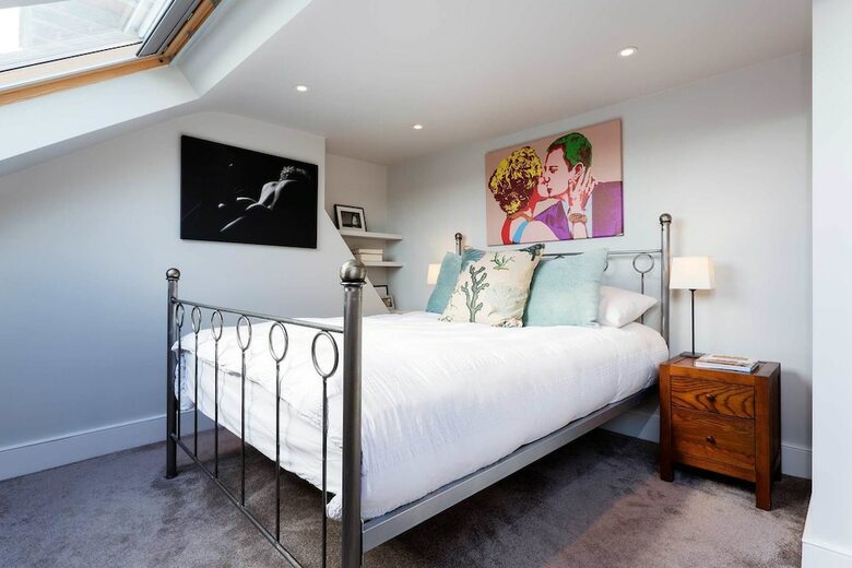 Veeve - Clapham Fairytale
