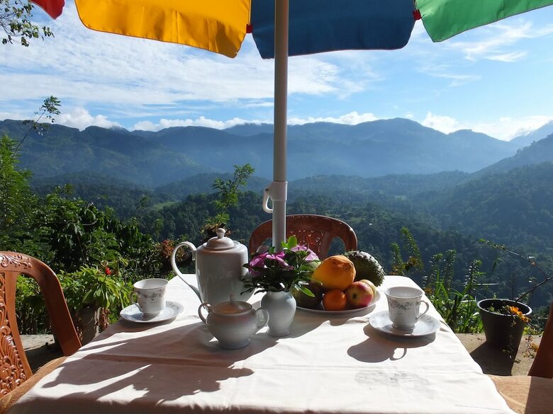 Welikande Hotel And Trekking Center