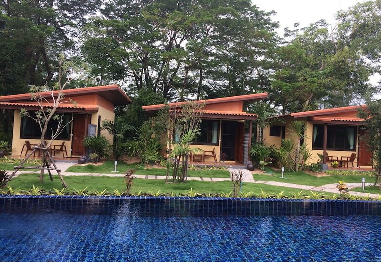 Hotel At Bangsak Resort