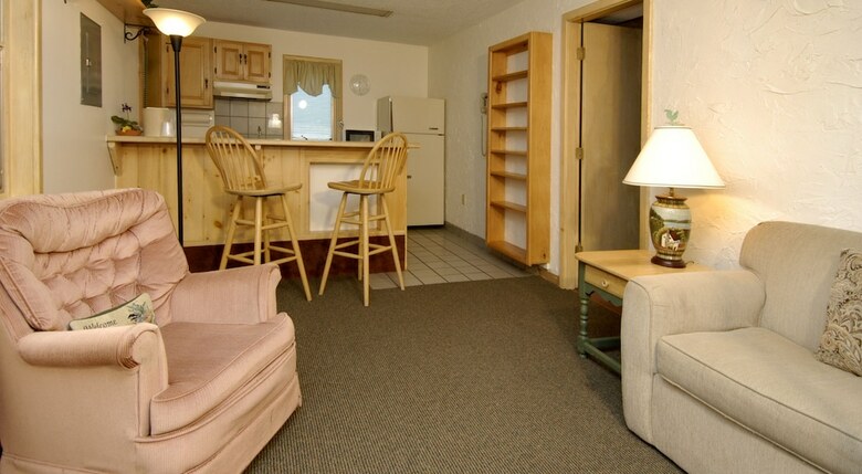 Bed & Breakfast Wrens Nest Village Inn