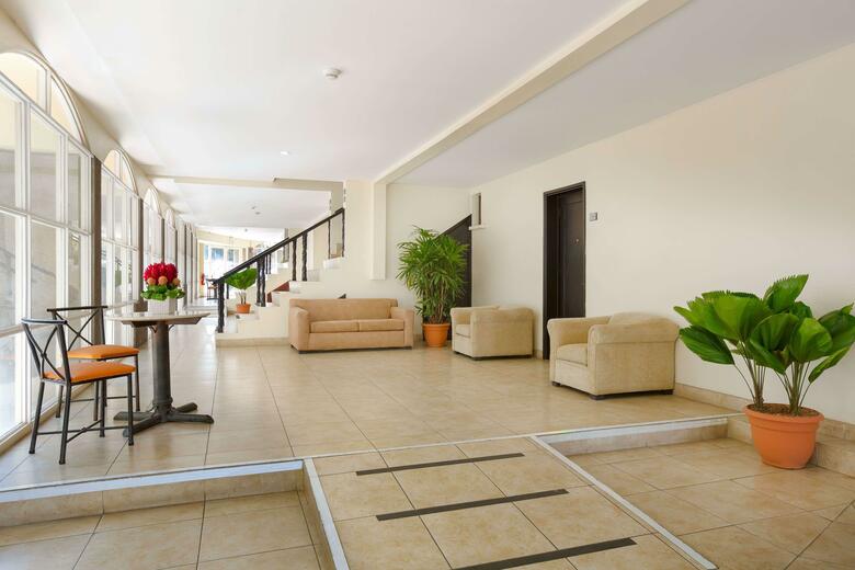 Hotel Country Inn & Suites