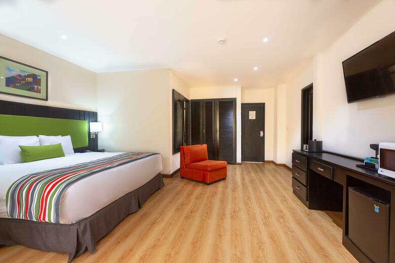 Hotel Country Inn & Suites