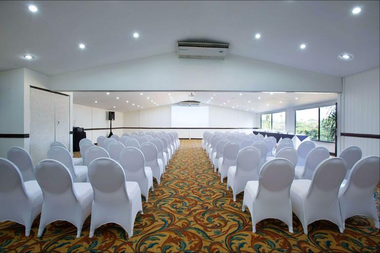 Hotel Country Inn & Suites