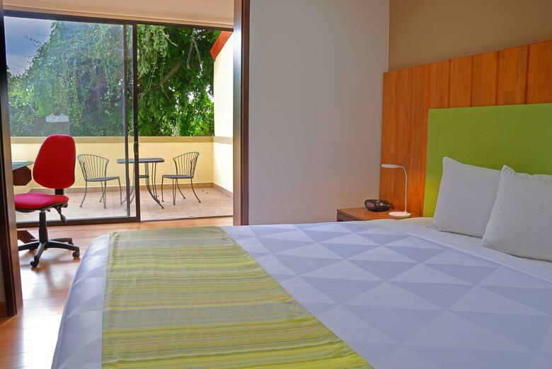 Hotel Country Inn & Suites
