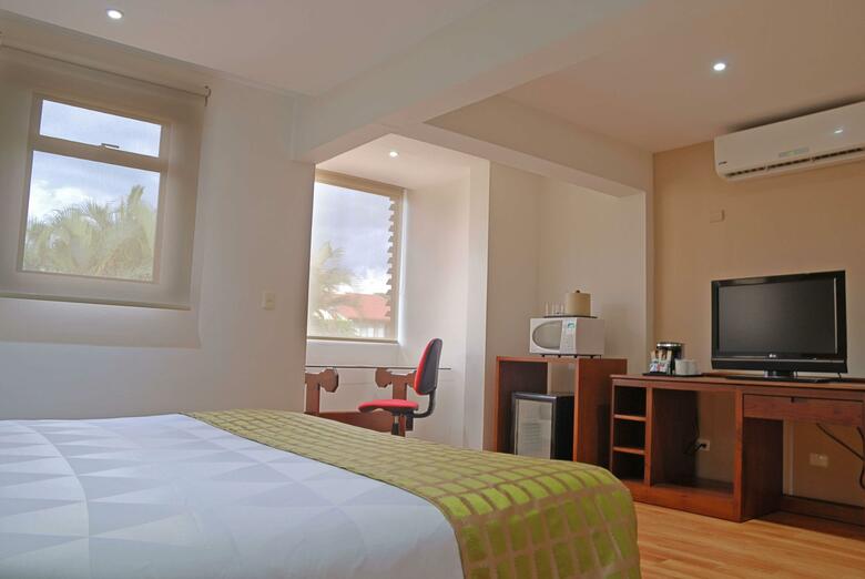 Hotel Country Inn & Suites