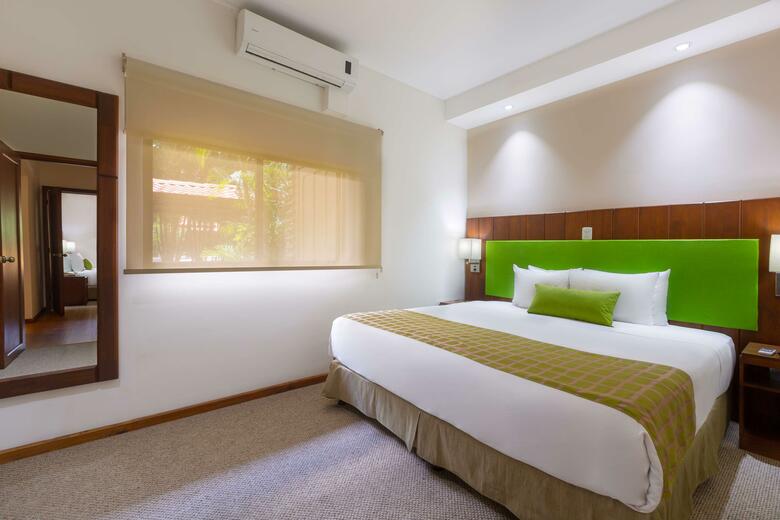 Hotel Country Inn & Suites