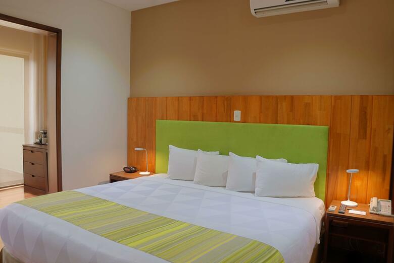 Hotel Country Inn & Suites
