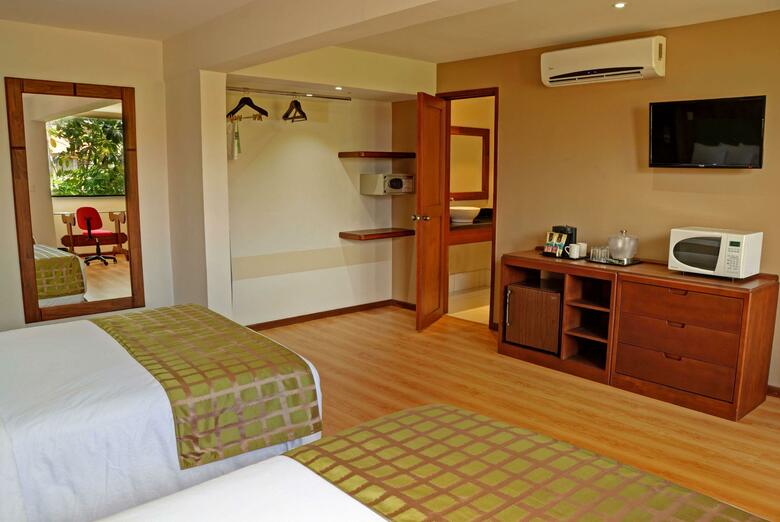 Hotel Country Inn & Suites