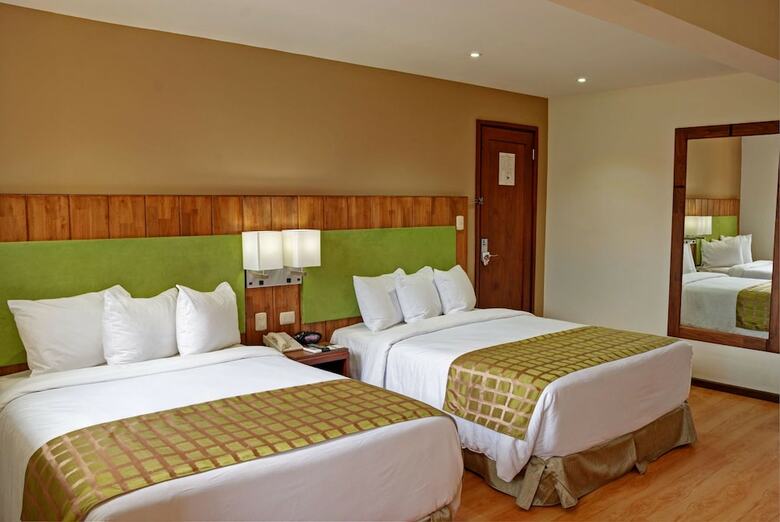 Hotel Country Inn & Suites