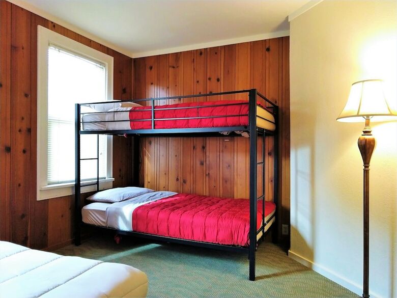 Hostal Bunk & Brew Historic Lucas House