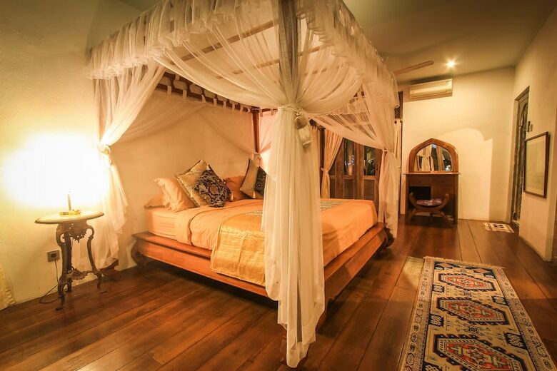 Rumah Nyaman Villa