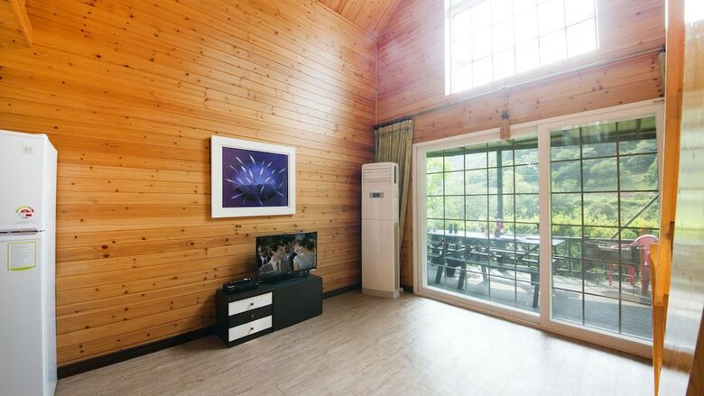 Baenae-gol Picture And Garden Pension