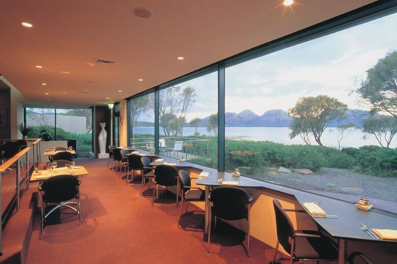 Hotel Edge Of The Bay Resort