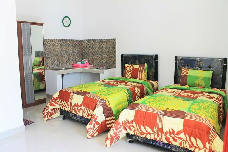 Hotel Yuliana Homestay