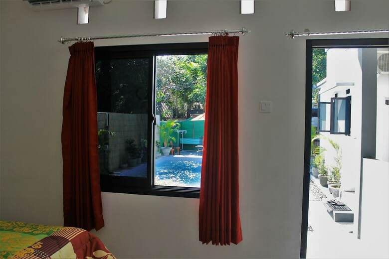 Hotel Yuliana Homestay