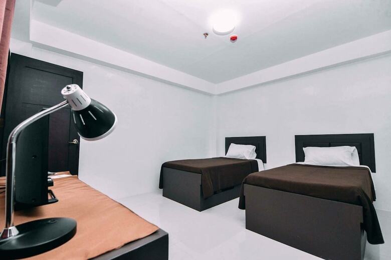 Hotel The Strand Suites And Dormitel