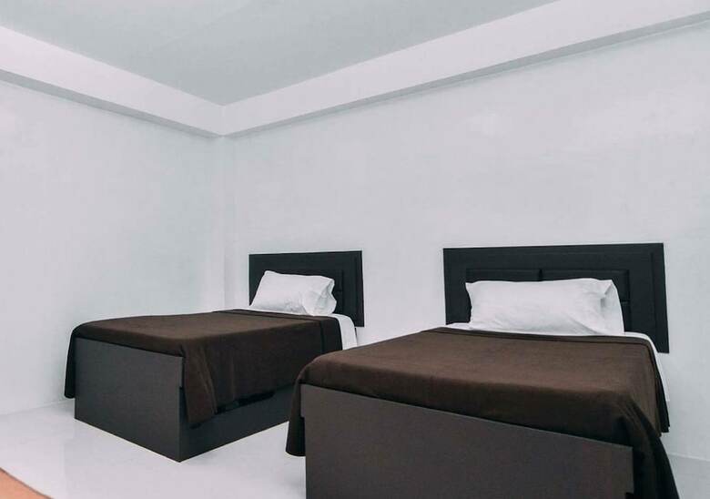 Hotel The Strand Suites And Dormitel