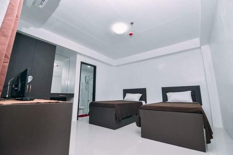 Hotel The Strand Suites And Dormitel