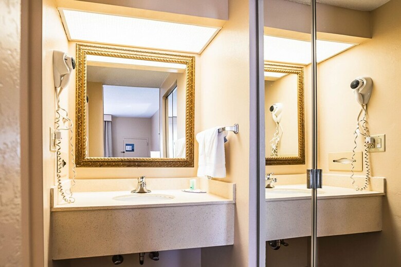 Hotel Quality Inn & Suites