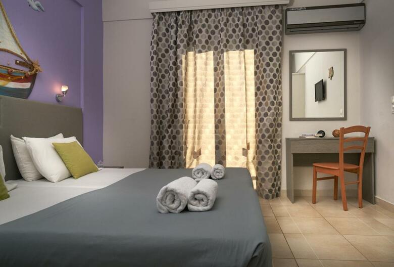 Aparthotel Elena Studios