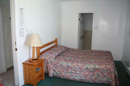Kingsbridge Inn / Bon-air Motel