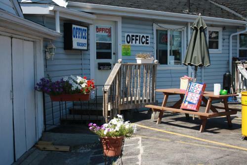 Kingsbridge Inn / Bon-air Motel
