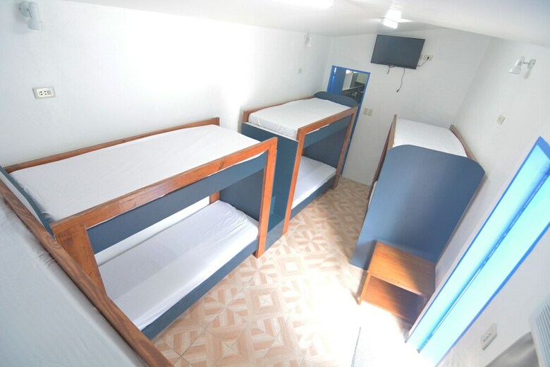 Hotel Highway To H Inn - Totolan