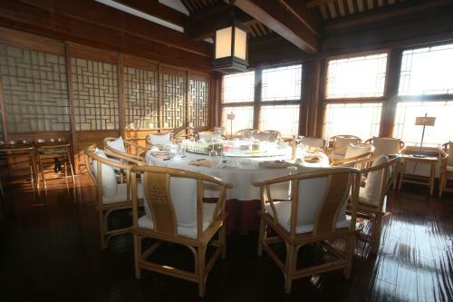 Qiwanglou Hotel