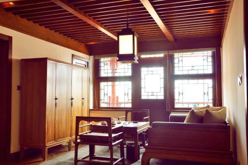 Qiwanglou Hotel
