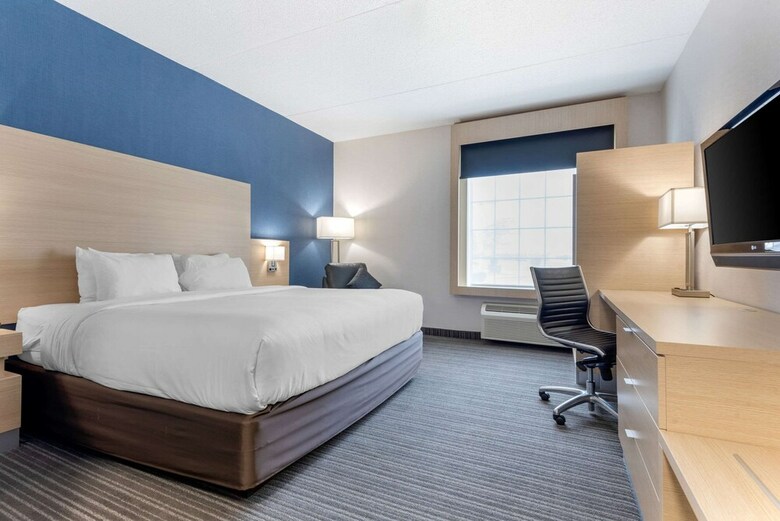 Hotel Quality Inn & Suites
