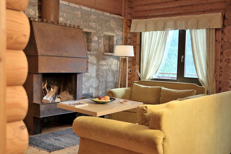 Hotel Xenios Chalets