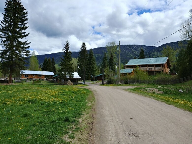 Bed & Breakfast Wolfwood Guest Ranch