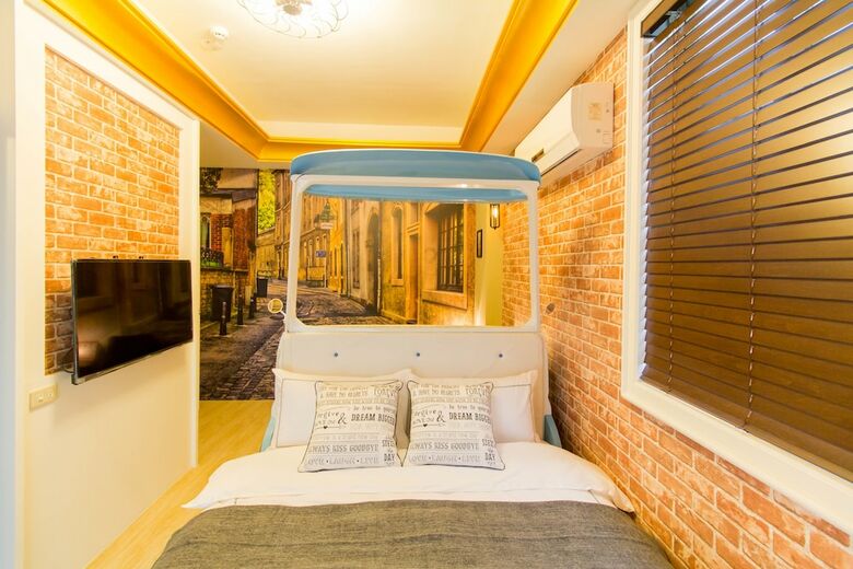 Alice Wonderland B&B