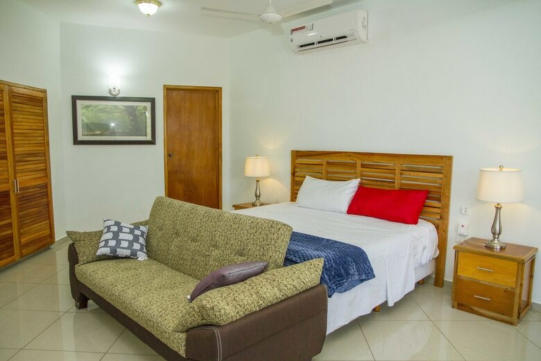 Hotel & Hacienda Scarlette