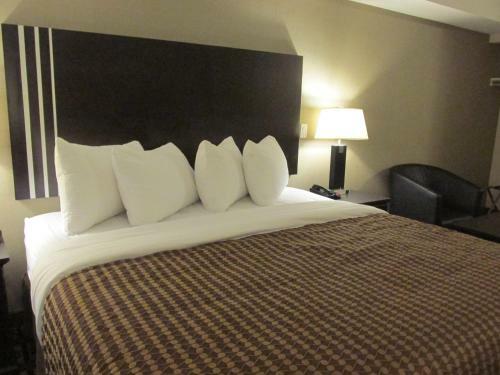 Hotel Sigma Inn & Suites
