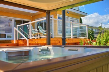 Birds Of A Feather Victoria Oceanfront Bed & Breakfast